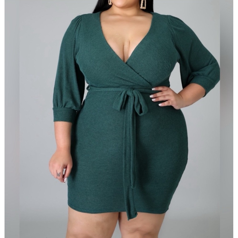 NEW Emerald green PLUS Size dress. V Neckline, Quarter Sleeve 3XL